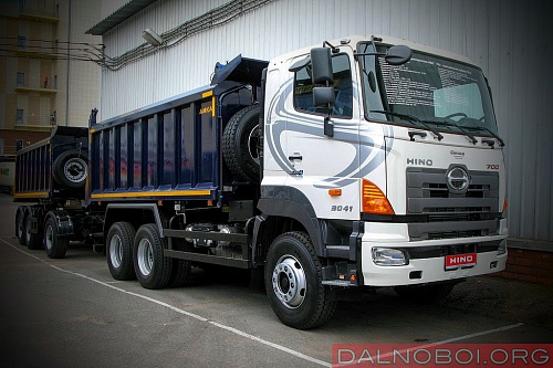  HINO 700